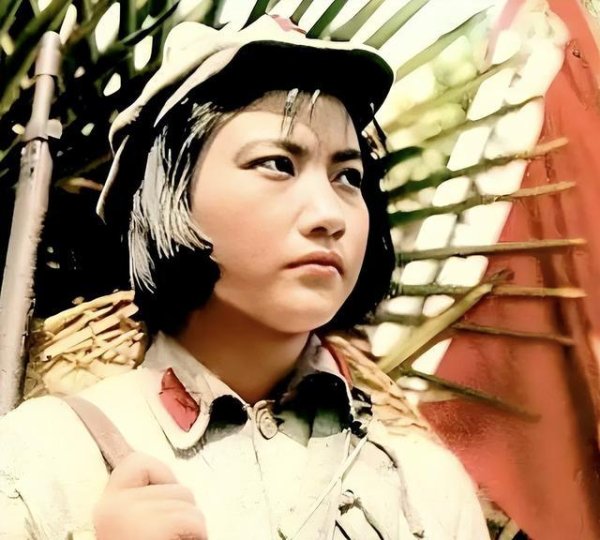 全国十大配资平台 她定居美国十余年，78岁回国赚钱，为何还被称为人民艺术家